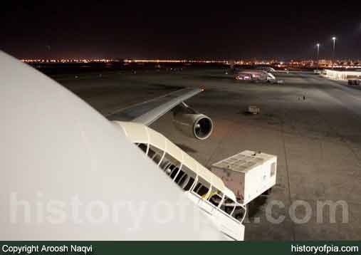 PIA Boeing 747-367