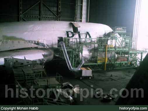 PIA Boeing 747-367