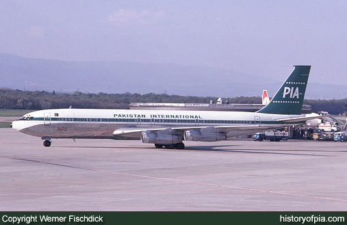 PIA Boeing 707-340C