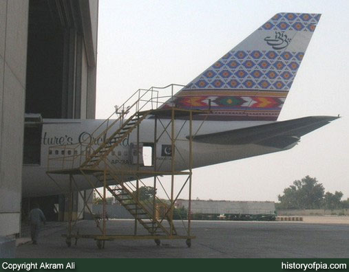 PIA Boeing 747-240B (SCD)