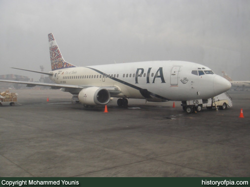 PIA Boeing 737-340