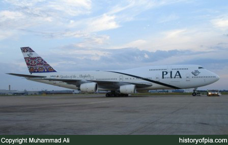 PIA Boeing 747-367