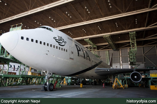 PIA Boeing 747-367