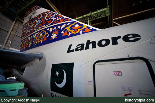 PIA Boeing 747-367