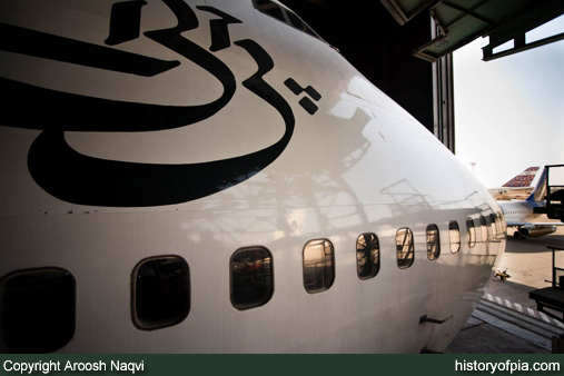 PIA Boeing 747-367