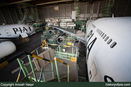 PIA Boeing 747-367