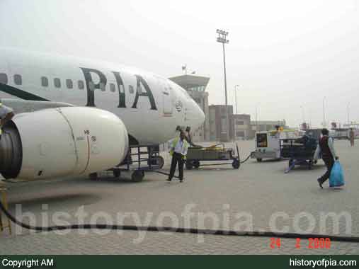 PIA Boeing 737-340