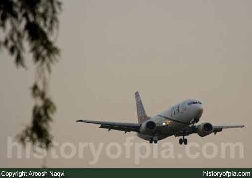 PIA Boeing 737-340