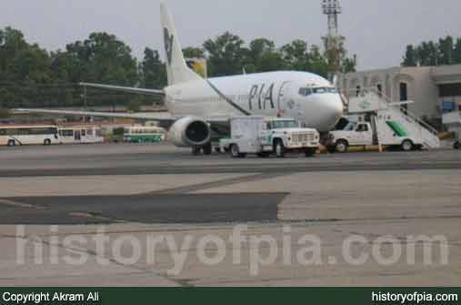 PIA Boeing 737-300