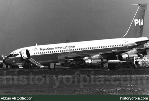PIA Boeing 720-040B