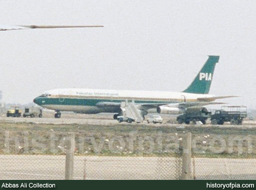 PIA Boeing 720-030B