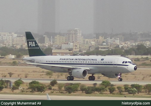 PIA Airbus A320-214