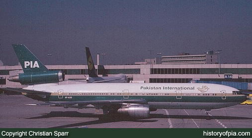 PIA McDonnell Douglas DC-10-30