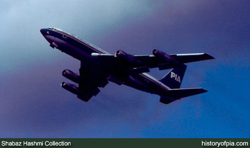 PIA Boeing 720-047B