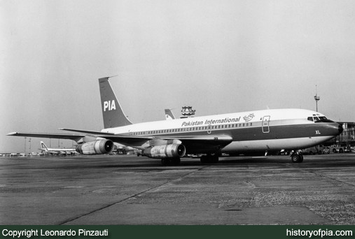 PIA Boeing 720-047B