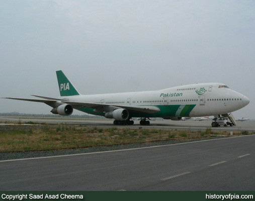 PIA Boeing 747-282B