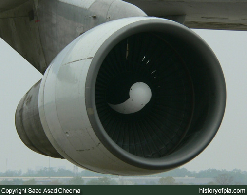 PIA Boeing 747-282B