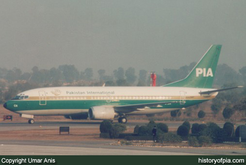 PIA Boeing 737-340