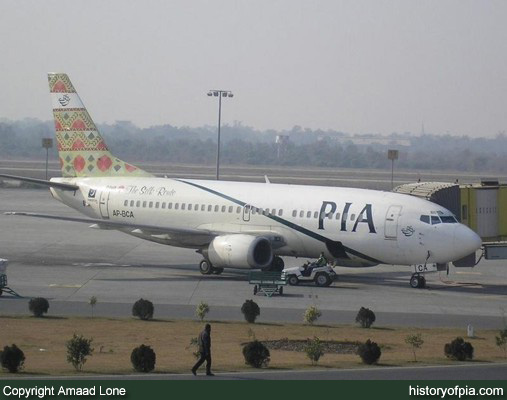PIA Boeing 737-340