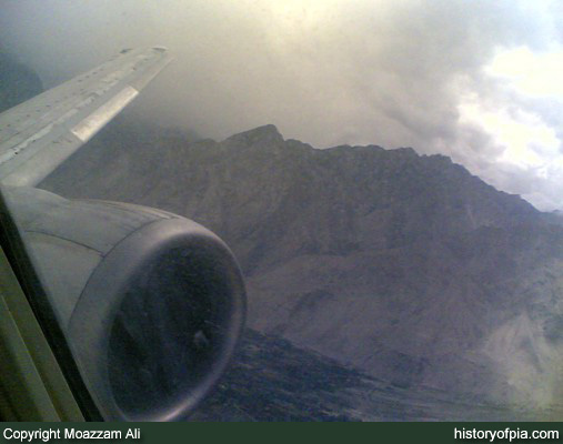PIA Boeing 737-340