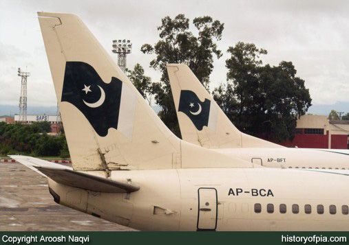 PIA Boeing 737-340