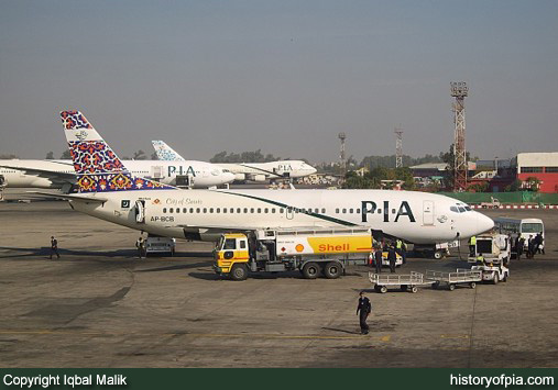 PIA Boeing 737-340