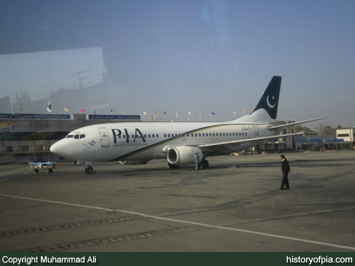 PIA Boeing 737-340