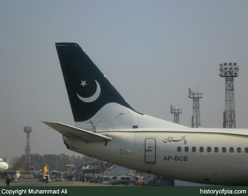 PIA Boeing 737-340