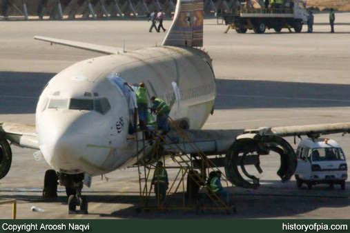 PIA Boeing 737-340