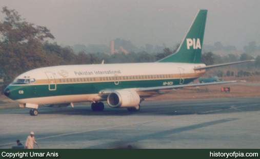 PIA Boeing 737-340