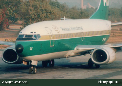 PIA Boeing 737-340