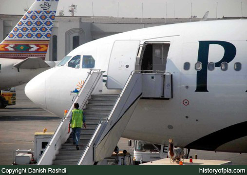 PIA Airbus A310-308