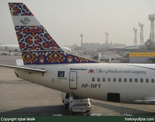PIA Boeing 737-340