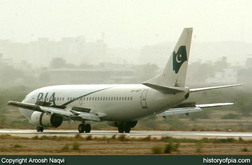 PIA Boeing 737-340