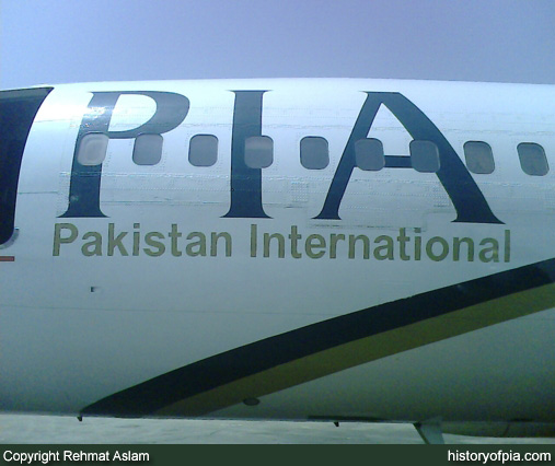 PIA Boeing 737-340
