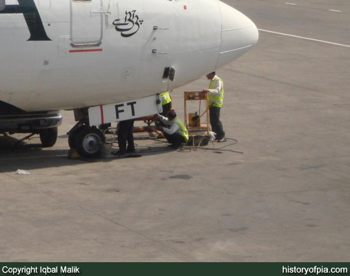PIA Boeing 737-340