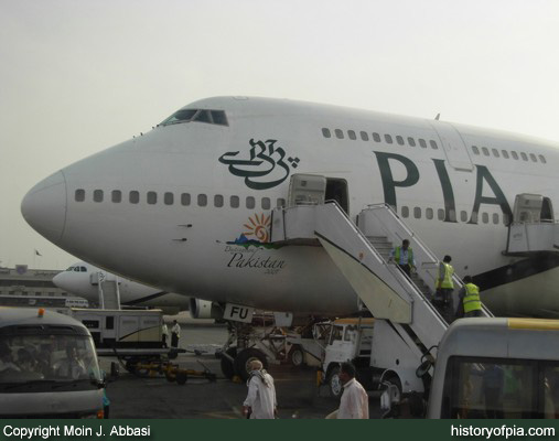 PIA Boeing 747-367