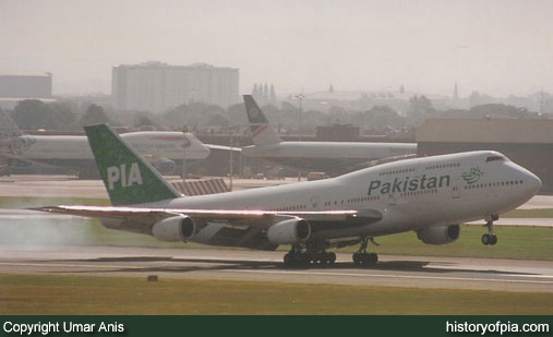 PIA Boeing 747-367