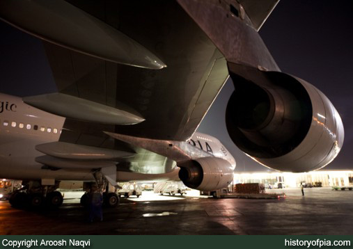 PIA Boeing 747-367