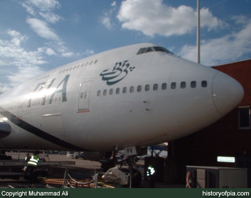 PIA Boeing 747-367