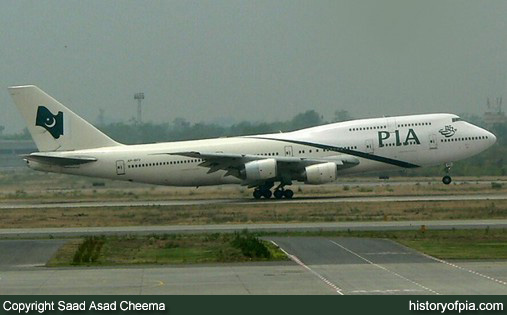 PIA Boeing 747-367