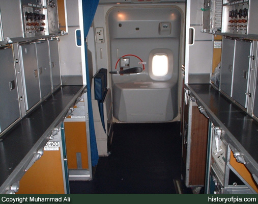 PIA Boeing 747-367