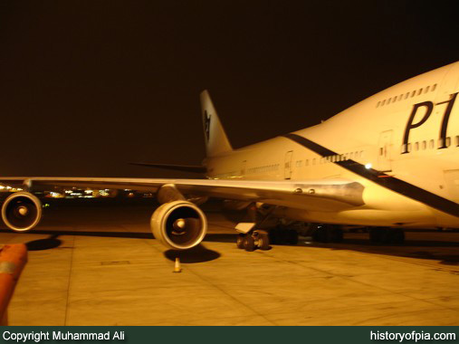 PIA Boeing 747-367