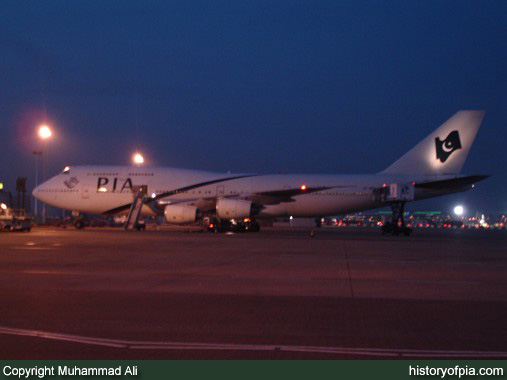 PIA Boeing 747-367