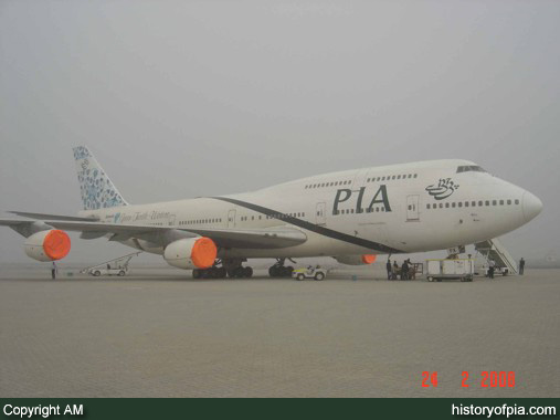 PIA Boeing 747-367