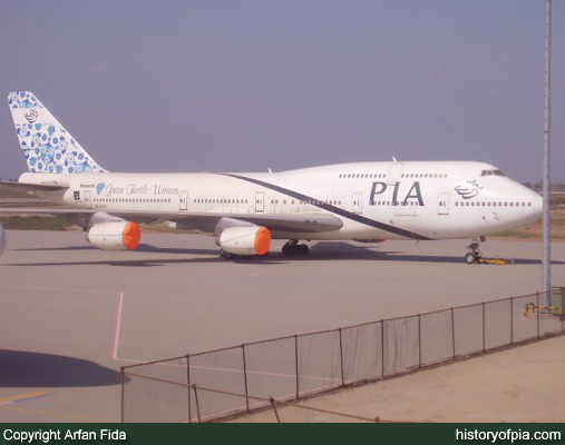 PIA Boeing 747-367