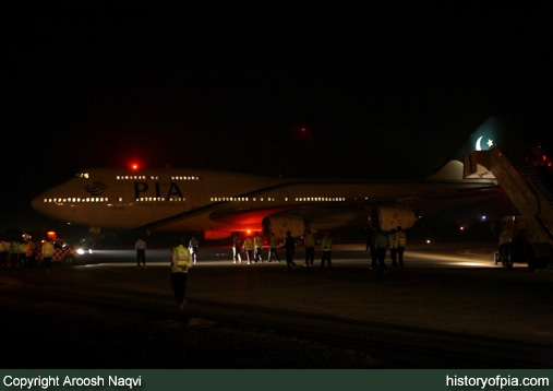 PIA Boeing 747-367