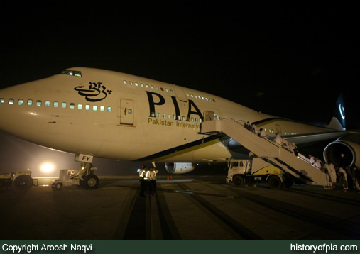 PIA Boeing 747-367