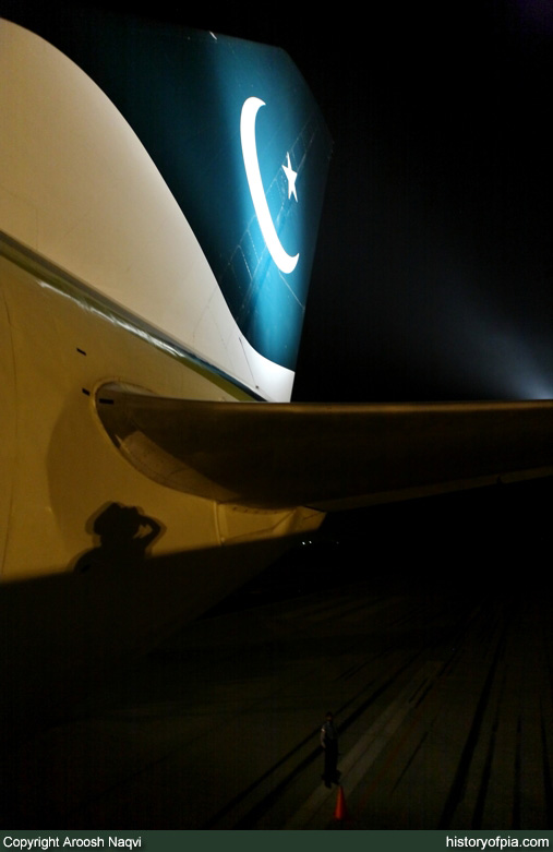 PIA Boeing 747-367