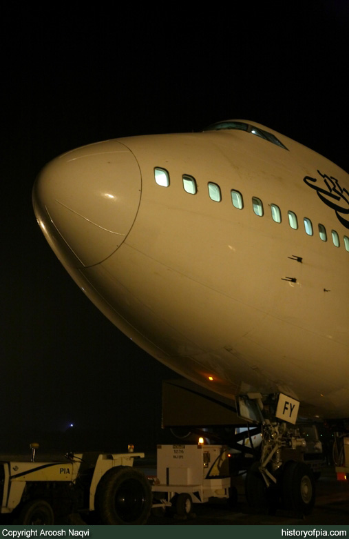 PIA Boeing 747-367
